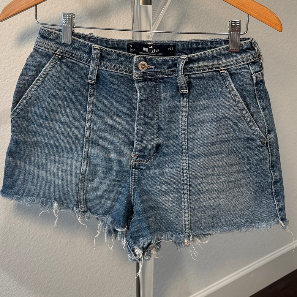 HOLLISTER HIGH-RISE MOM SHORT 3”